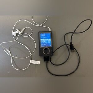 Microsoft Zune Black 30GB Digital Media MP3 Player w 1000’s Of R&B & rap music